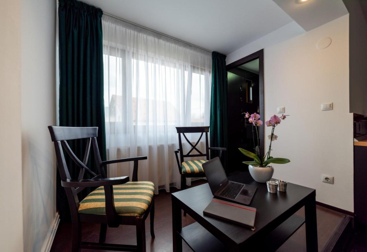 Ghimbav Escala Rooms מראה חיצוני תמונה
