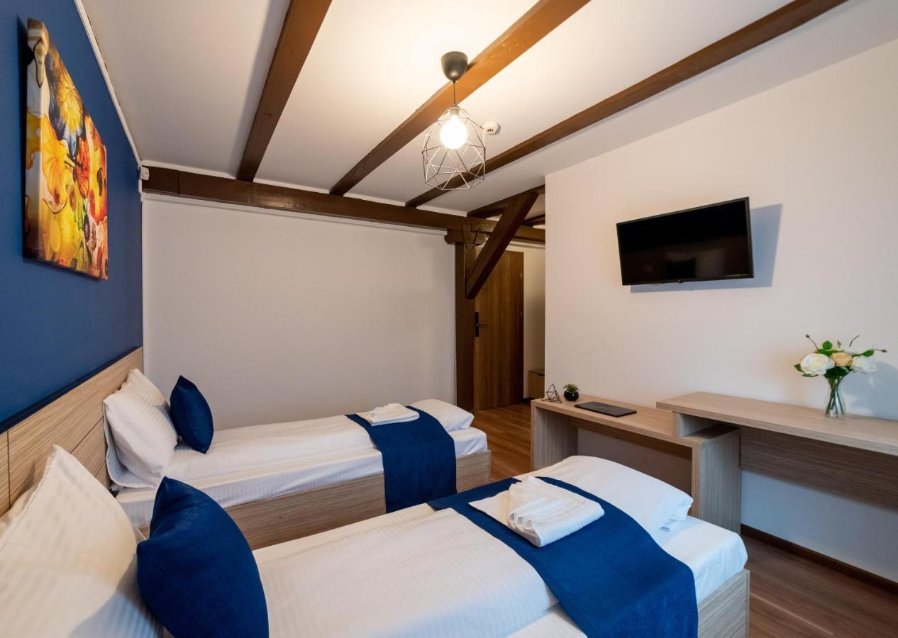 Ghimbav Escala Rooms מראה חיצוני תמונה