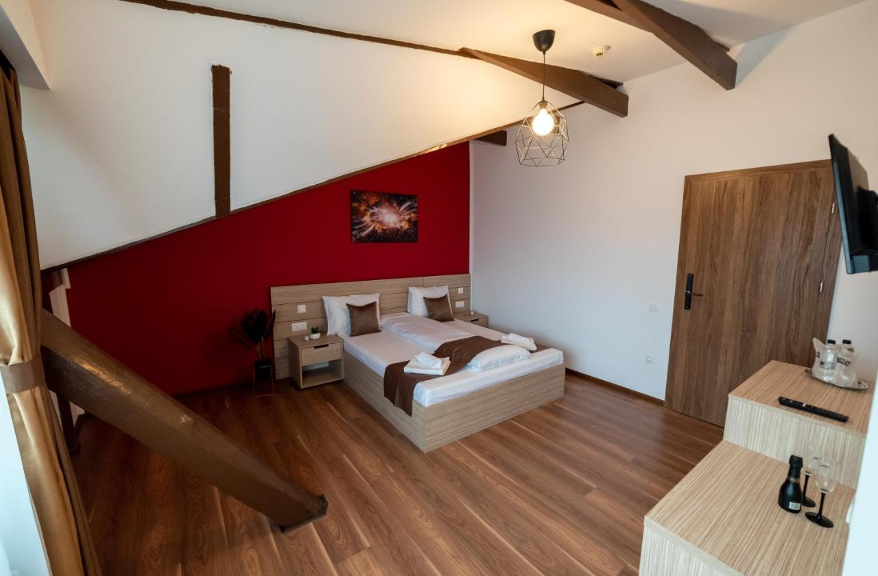 Ghimbav Escala Rooms מראה חיצוני תמונה