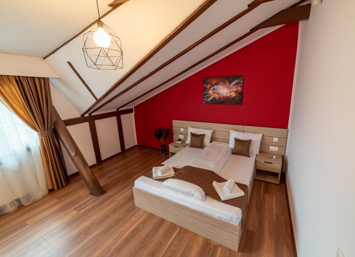 Ghimbav Escala Rooms מראה חיצוני תמונה